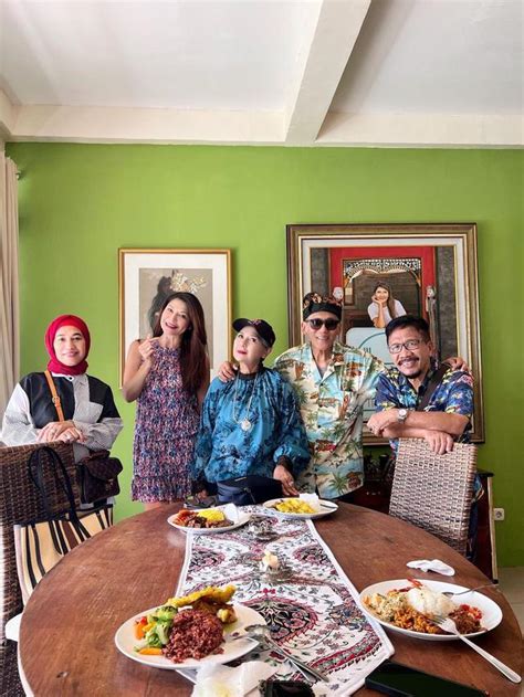 5 Pose Tamara Bleszynski Bareng Yati Octavia Dan Pangky Suwito Di Bali