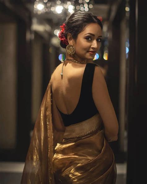 South Indian Actress Shanvi Srivastava Backless Saree Hot Wallpaper