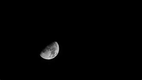 Скачать 3840x2160 полнолуние чб луна космос небо ночь спутник