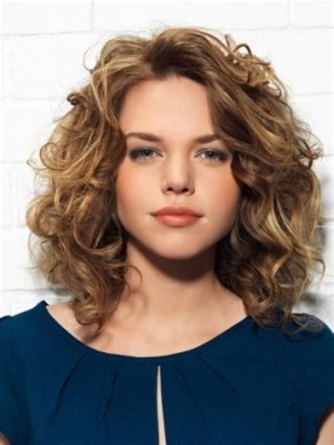 20 Best Medium Haircuts For Thick Frizzy Hair