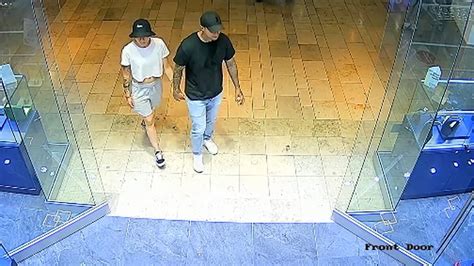 Las Vegas Police Ask For Help Identifying Armed Robbery Suspects