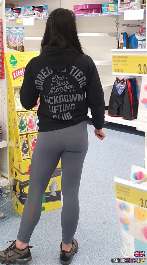 Sexy Gym Milf Shopping With Face Close Up Oc [cs4u] Spandex Leggings And Yoga Pants Forum