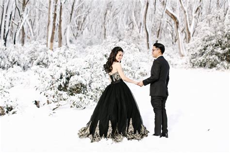 22 Breathtaking Winter Wedding Photos In The Snow You Have