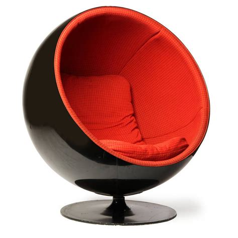 Today, eero aarnio originals makes the ball chair, and it's featured in movies, magazines and museums all over the planet, even as it appears to have arrived from another solar system. Ball Chair by Eero Aarnio For Sale at 1stdibs