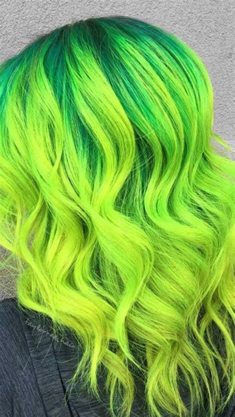 Pin By ᎷᏕᏝᎥᏝᎩ2021‼️ ️🙏👑 On Cool Hair Hair Styles Green Hair Hair Inspo Color