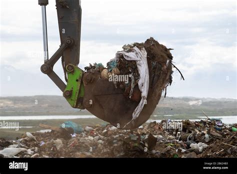 Waste Dump Pile Of Rubbish Landfill Hi Res Stock Photography And Images