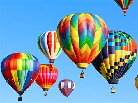 A balloon carrying 16 people caught fire and crashed into a field, killing all on board. Hot Air Balloon Crash Near Lockhart, Texas, Leaves 16 ...