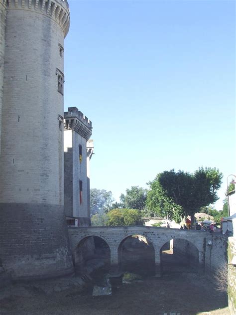 Oct 29, 2020 · tarascon avignon arles. Tarascon Castle (Tarascon, 1450) | Structurae