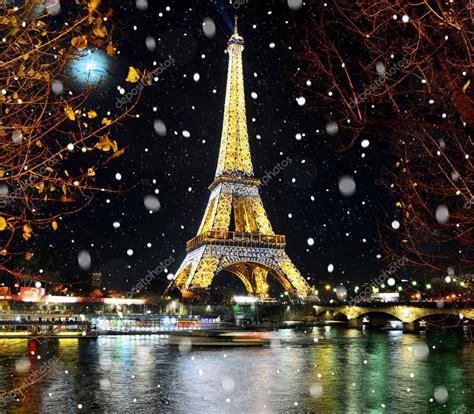 Paris France December 092016 Eiffel Tower Light