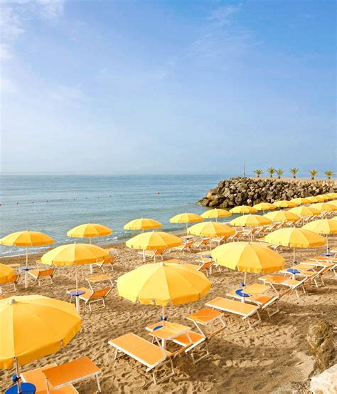 Sizilien ist eine insel und das bedeutet es muss viele strände geben, wenn sie doch zu 100% von wasser umgeben ist. Italien - Hilton Giardini Naxos Strand Italien Strand ...
