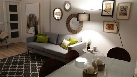 Apartamento situado a 10 minutos a pie de la playa de poniente y del acuario de gijon, del paseo marítimo de gijón y a 20 minutos del centro de la ciudad. Luces indirectas salón | Apartamento urbano, Decoración urbana, Decoración de unas