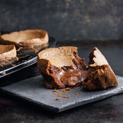 Weitere ideen zu schoko nuss kuchen, schokokuchen rezept, kuchen. Schneller Schoko-Lava-Kuchen | Rezept | Lavakuchen, Kuchen ...