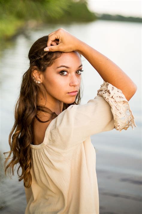 5 Senior Portrait Ideas And Posing Made Simple Click It