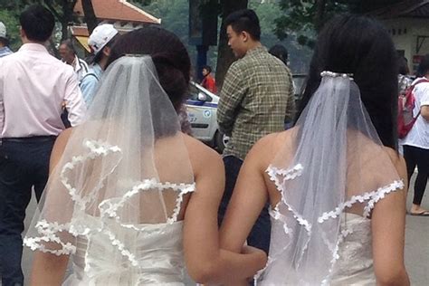 Gay Marriage Debate Moves Slowly Forward In Vietnam WSJ