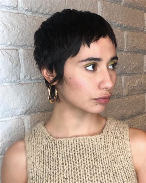 Small face hairstyles oval face haircuts cute hairstyles for short hair hairstyles haircuts short hair styles beautiful hairstyles pixie haircuts oval face shapes the time for you to find fresh hair styles! 14 Oval Face Hairstyles for a Flattering Look in 2020