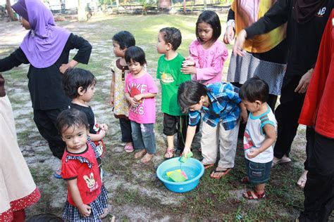 Ada yang kurang idea untuk menjalankan hari sukan di sekolah mahupun program family day atau team building? Dunia Kecik Kami: Sukaneka Versi Budak-budak + orang tua