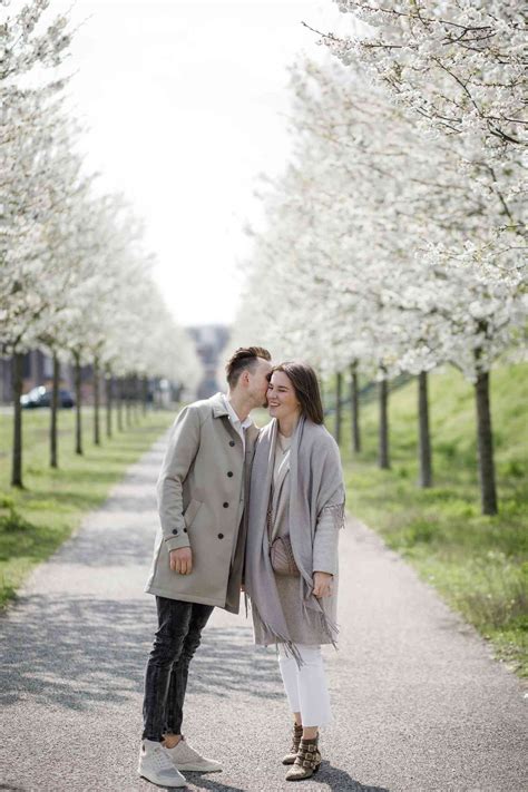 The Complete Guide To Spring Engagement Photos