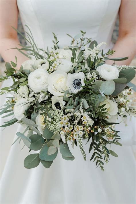 wedding bouquets white flowers 20 romantic white wedding bouquet ideas how do you find out