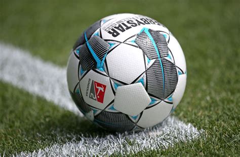 From fuß (foot) +‎ ball (ball), a calque of english football. Übertragungsrechte der Fußball-Bundesliga: Amazon zeigt ...