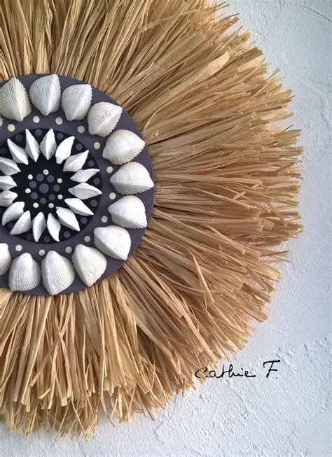 Juju hats are cameroonian headdresses and they are very hot in the interior design world the last few years. Juju hat 32 cm en raphia avec coquillages blancs COQUIL | Diy juju hat, Chapeau juju, Decoration mur