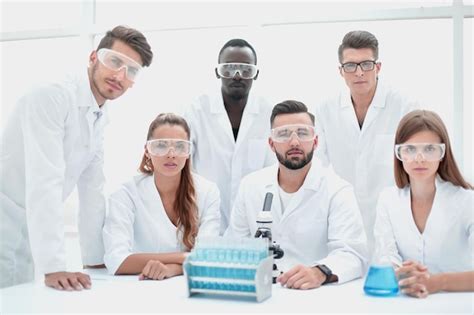 Premium Photo Group Of Scientists With Gowns In Laboratory