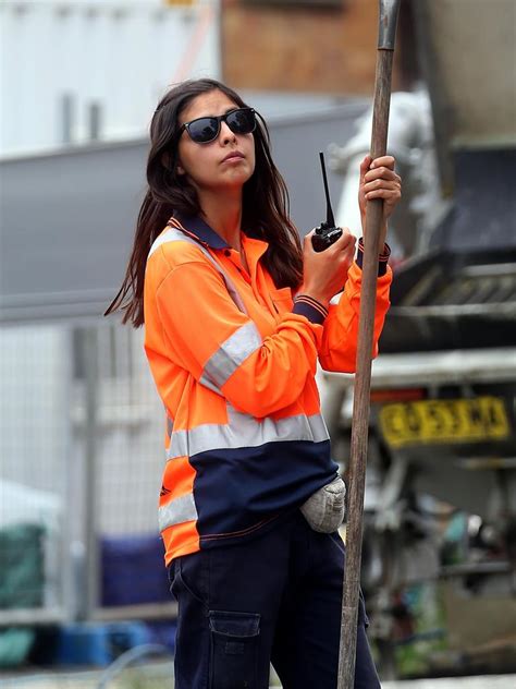 Women Earn 130k In Construction Industry As ‘lollipop Ladies But Cop