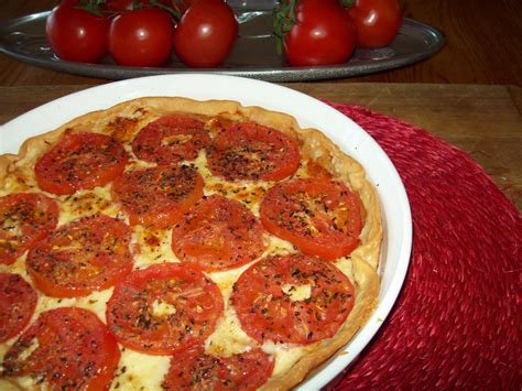 Friday night bites | ham and che. Tracy's Living Cookbook: tomato appetizer pie