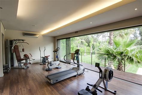 Define your fitness or weight loss goals and go from there. Dramatic Contemporary Residence Amazes With Stunning ...