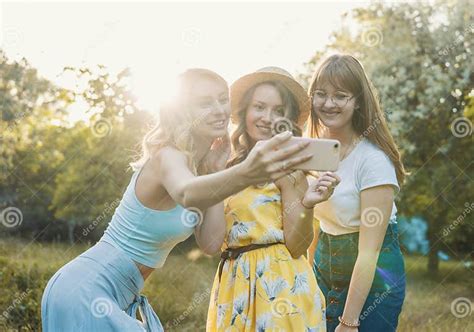 Group Of Girls Friends Take Selfie Photo Stock Image Image Of Group Bachelorette 118038535