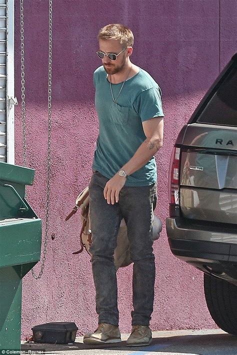 Ryan Gosling Looks Chiseled In T Shirt And Jeans As He Heads To The Gym Amid First Man