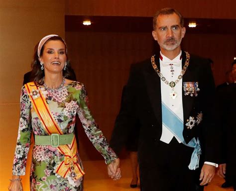 Los Reyes De España De La Mano Casa Real El Mundo