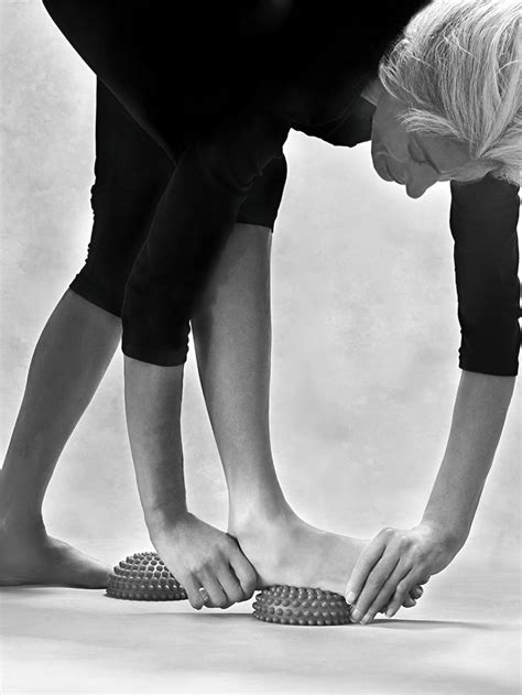 Yamuna Body Rolling Foot Wakersbrown Foot Reflexology Massage Reflexology Massage Foot