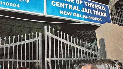 Criminals Turn Tihar Jail Into Den अपराधियों के लिए ऐशगाह बनी दिल्ली