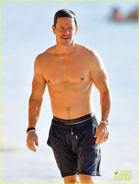 mark wahlberg shows off major abs during barbados beach vacation photo 4686380 mark wahlberg