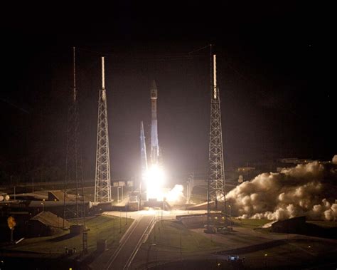 Atlas 5 Rocket Boosts Powerful Nasa Comsat Into Space Cbs News