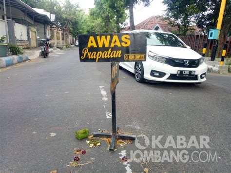 Fenomena Tradisi Tabur Bunga Di Persimpangan Jalan Di Jombang Masih Dilestarikan Kabar Jombang