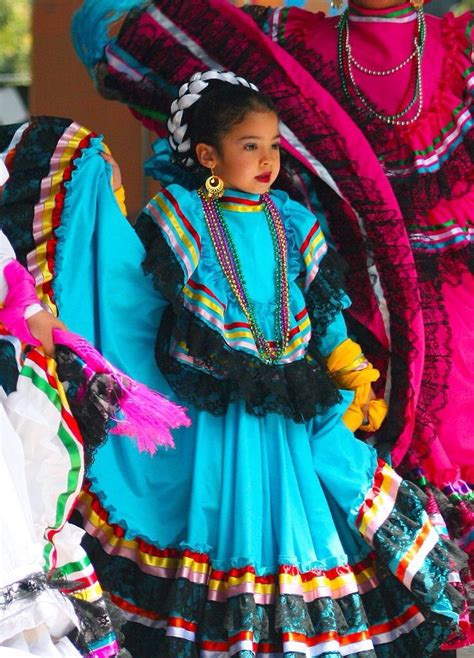 Beautiful Little Mexican Dencer Mexican Culture Mexican Dresses