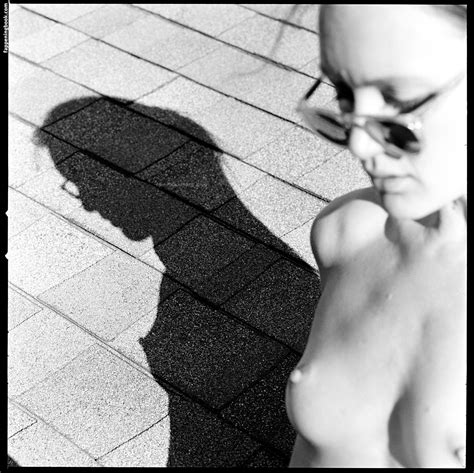 Kerry Bishé Nude Album Nude