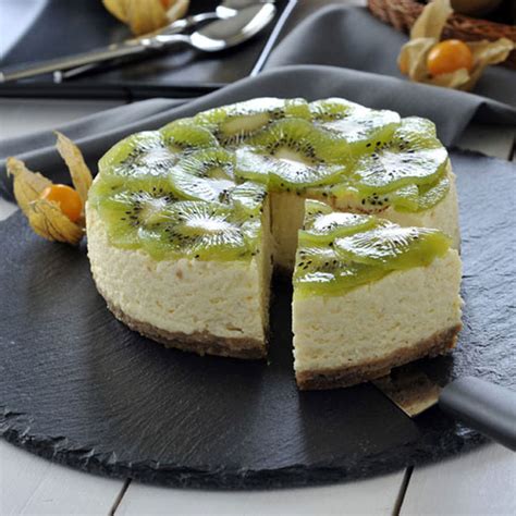 Cocina fácilmente este pollo en adobo, auténtico de la cocina mexicana, de cocción lenta pero resultado indiscutiblemente sabroso. 'Cheesecake' de kiwi