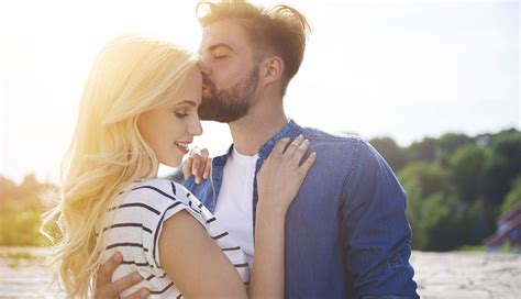 The Meaning Of A Forehead Kiss What Makes This Kiss So Special