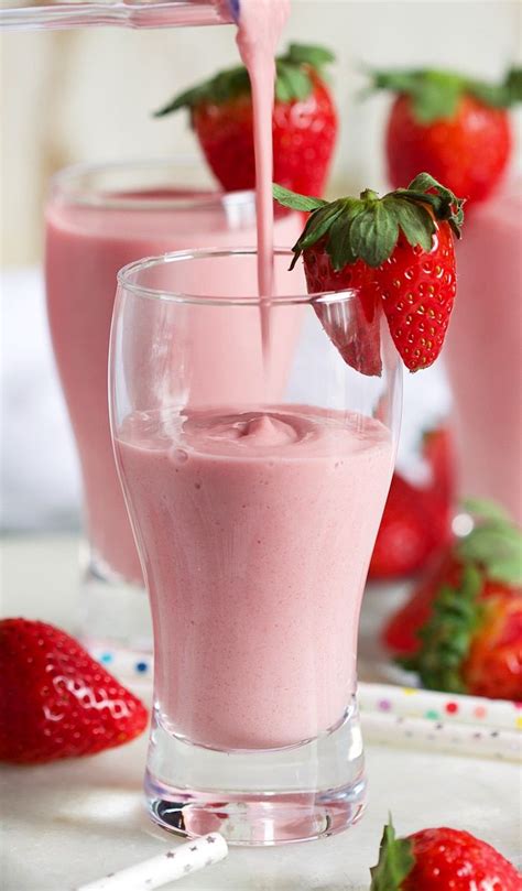 Easy Strawberry Banana Smoothie Recipe - The Suburban ...