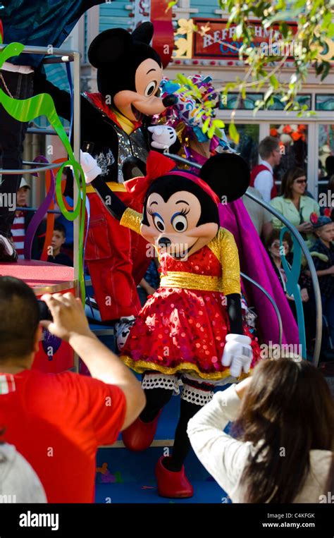 Mickey And Minnie Mouse Character At Disneyland In Anaheim California