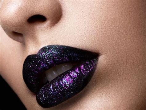 Cool Ideas To Pull Off Glitter Lips For Your New Makeup Look