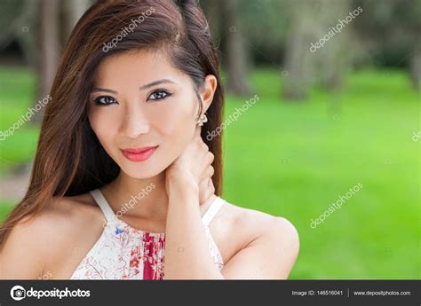 beautiful chinese woman wallpaper