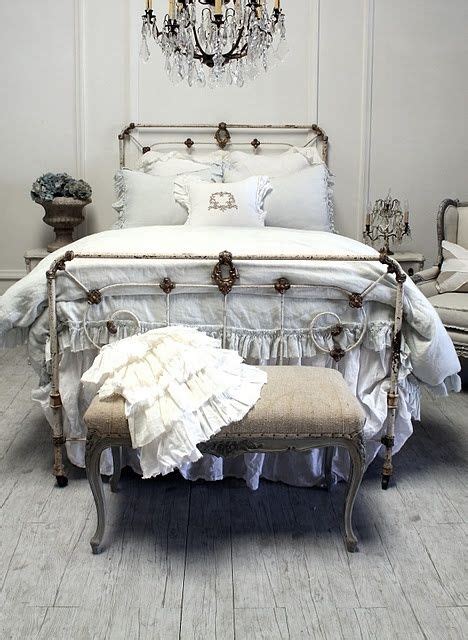 I Just Love An Old Iron Bed Shabby Chic Decor Bedroom Shabby
