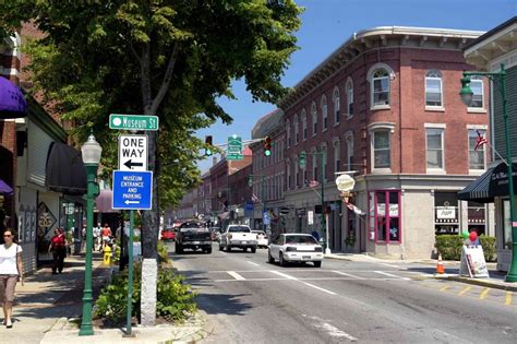 Click here for local store information & deals Main Street Rockland, ME http://mainedreamvacation.com ...