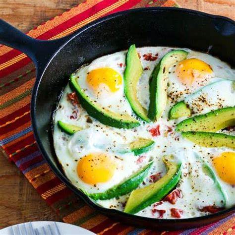 Яйца с помидорами диета Запеченные яйца с авокадо и пряными помидорами Запеченные яйца с авокадо и пряными помидорами Яйца с помидорами диета