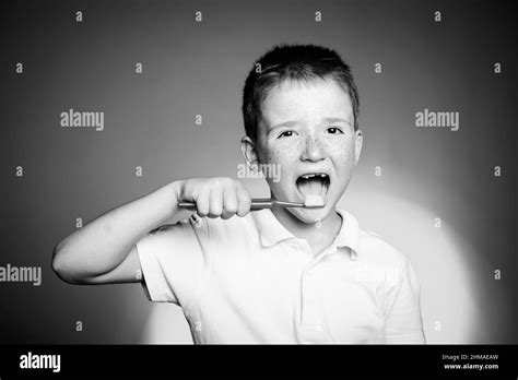 Child Dental Plaque Teeth Black And White Stock Photos And Images Alamy