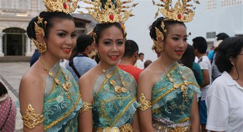 Thai Traditional Dresses Dressing Smooth In Silk