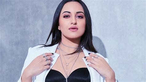 Sonakshi Sinha Latest Pics Sonakshi Sinha The Dabangg Girl Is One Of The Finest Actresses Of